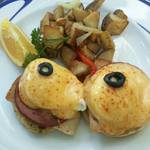 Hau Tree Lanai Restaurant - エッグベネディクト