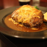 御馳走オムライス館 ネコ目 - デミグラチーズハンバーグ