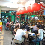 鑫鱻生猛海鮮 - 歩道に溢れる客席