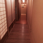 靴を脱いで上がります。