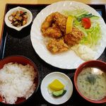 Mame - 若鶏の唐揚げ定食(750円 8%込)　いつもの様に「ご飯半分」でオーダーしてあります。大きめの唐揚げが5つ　好みの塩梅・外カリッ中しっとりで満足度↑