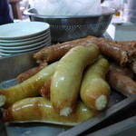 鳳鳴亭飲食店 - 粉腸(手前)と大腸。