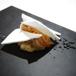 レフェルヴェソンス - 熟成和栗のクリームと竹炭プララン、ブールノワゼットのアイスクリーム、黒オリーブ、タカラ牧場の「小さなトム」のムース