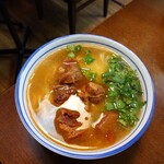 麻辣牛肉麺 - 牛肉の醤油煮込みラーメン