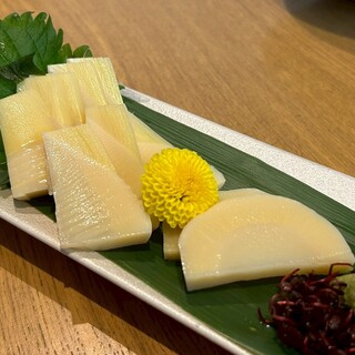 その時期に一番良い産地の野菜を提供◎生の本マグロにこだわり！