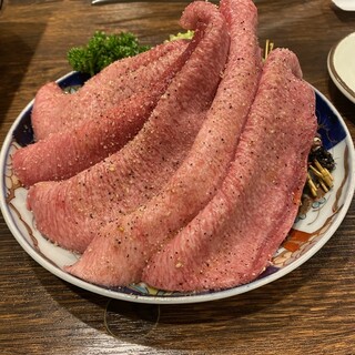 焼肉ほるもん名田橋 大翔苑 - 料理写真:タン^ ^私は厚切りよりこのくらいの厚さが好き