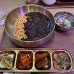 ヒョンチャンプルコギ - ジャージャー麺定食