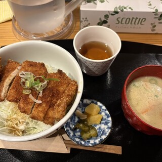 若狭 醤油かつ丼と豚汁 厳選味覚 うまもんや_1