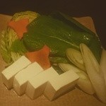 とり料理ふじ - 水炊きのお野菜（人参の形に注目！）