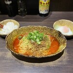 中華そば くにまつ - 汁なし担担麺 ４辛【大盛り】＋温泉たまご＋ミニライス