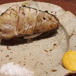 藁焼 みかん - お造り盛り合わせのサワラのわら焼き