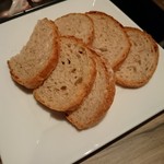 モーション・ブルー・ヨコハマ - 「シャルキュトゥリー追加のパン」　３５６円