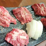 けとばし屋 チャンピオン - 焼肉盛り合わせ(2人前)　2980円