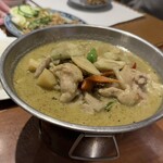 ソムオー - ゲーンキョウワン・ガイ(鶏肉のグリーンカレー)