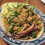 ソムオー - ラープガイ(鶏ひき肉のスパイシーハーブサラダ)