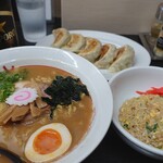 ラーメン 猪のしし - 料理写真:ランセットＡと餃子