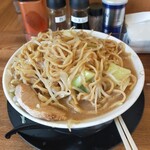 ラーメンチョモランマ - 。ラーメン にんにく標準、野菜マシマシ、アブラ マシ、味の濃さ カラメ