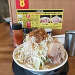 ラーメンチョモランマ - 。ラーメン にんにく標準、野菜マシマシ、アブラ マシ、味の濃さ カラメ