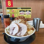 ラーメンチョモランマ - 。ラーメン にんにく標準、野菜マシマシ、アブラ マシ、味の濃さ カラメ