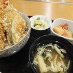 かつら - 天丼880円