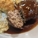 洋食 大吉 - ハンバーグの断面