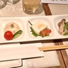 福炎や - 前菜と燻製ポテサラ。