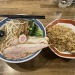 拉麺 アイオイ - 料理写真:中華そば背脂¥1150セット半チャーハン¥500