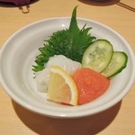 にぎり鮨 魚魚 - ドリンクセットの小鉢