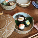 ひとしずく - 前菜。海老手まり寿司・胡麻豆腐・よもぎ麩田楽
