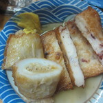 屋台まみちゃん - 餃子天といかげそ天。親切にカットしていただけます。