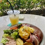 ザ・カリフ キッチン オキナワ - BLTパンケーキ@1,485
+ドリンクセット@275…グレープフルーツ