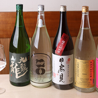 日替わり・週替わりの日本酒も◇こだわりの酒器で楽しむ一杯