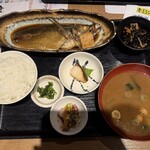 魚食処 一豊 - 大あじ半身煮付定食