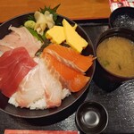 寿司と居酒屋魚民 - 本日の海鮮四種丼1,080円税込