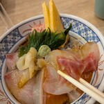 磯丸水産 - 身が厚切りです(・∀・)