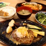 君のハンバーグを食べたい - 料理写真:ゆずおろしポン酢ハンバーグ (パスタ→野菜変更)、ごはんとみそ汁セット、春菊サラダ