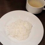 グリル一平 - ヘレカツ東セットのごはん(小)とスープ