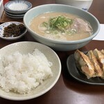 長浜ラーメン 喜樂屋 - 料理写真:餃子定食 ラーメン、餃子、ご飯