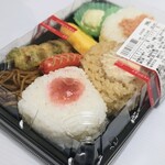 マックスバリュ - 料理写真:おむすびセット398円