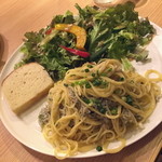 カルテット - パスタランチ（１，１００円）の本日のパスタ「釜あげしらすと鍋ねぎのペペロンチーノ」２０１５年２月