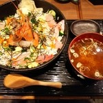 うおかぎ食堂 - 海鮮ばらちらし丼