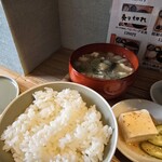 ふじやま - ご飯と味噌汁です。