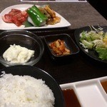 Yakiniku No Gyuu Ta Honjin - お肉を選べるランチには