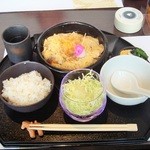 アマミク魚歳別館 - 卵とじえびカツ定食￥1000