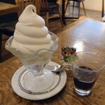 アイスビストロ ヒライ - 彩色ぱふぇ、チョコソース