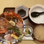 味処・民宿 まつや - 料理写真:海鮮丼2,400円