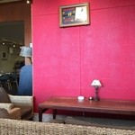 aqua - ソファ、テーブル、それぞれが個性的です。日によって席を変えるのも愉しいですねｗ