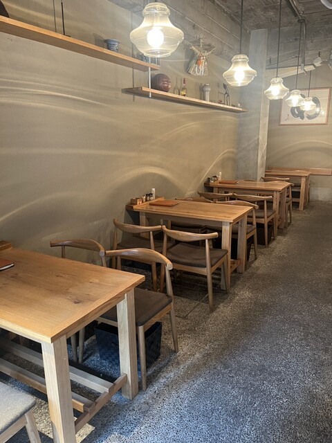 座席 : 自家製粉石臼挽きうどん 青空blue 本店 （アオゾラブルー