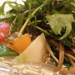 たっぷり野菜の気まぐれサラダ；アップ