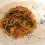 ズワイガニと春菊の軽いトマトソース